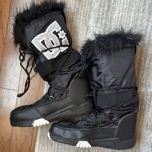 DC Black Moon Boot Snow Boots Womens size 10 worn once